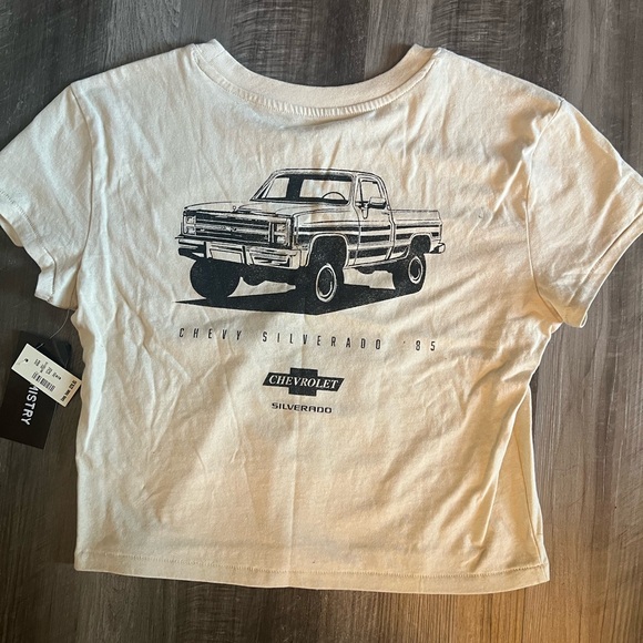 NWT Cropped Chevy tee shirt size medium - Picture 3 of 5